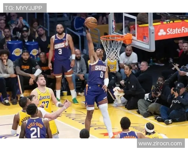 篮球对决雷霆与湖人激情碰撞谁能在赛场上笑到最后